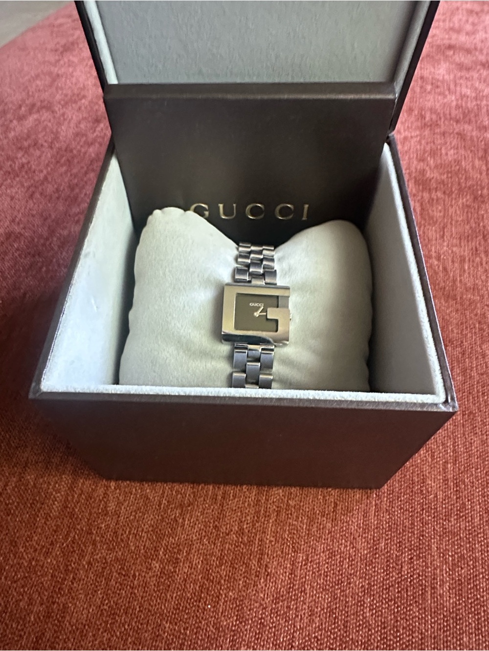 Gucci Silver Bracelet Watch with Black Dial - Picture 8 of 8